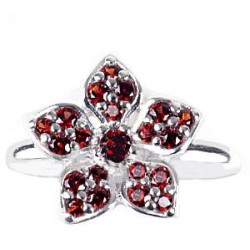 121078 Stříbrný prsten s granáty Květina