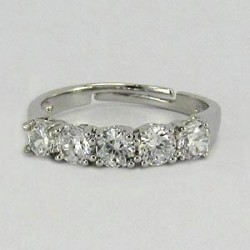 Stříbrný prsten se zirkony S70-033